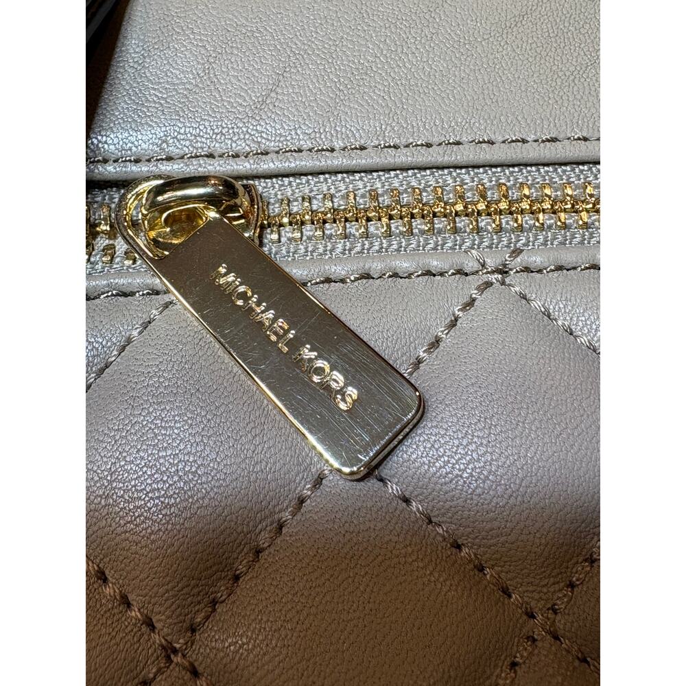 Michael Kors Sophie Quilt Large Leather Zip Clutch Taupe Excellent Cond - Picture 10 of 11